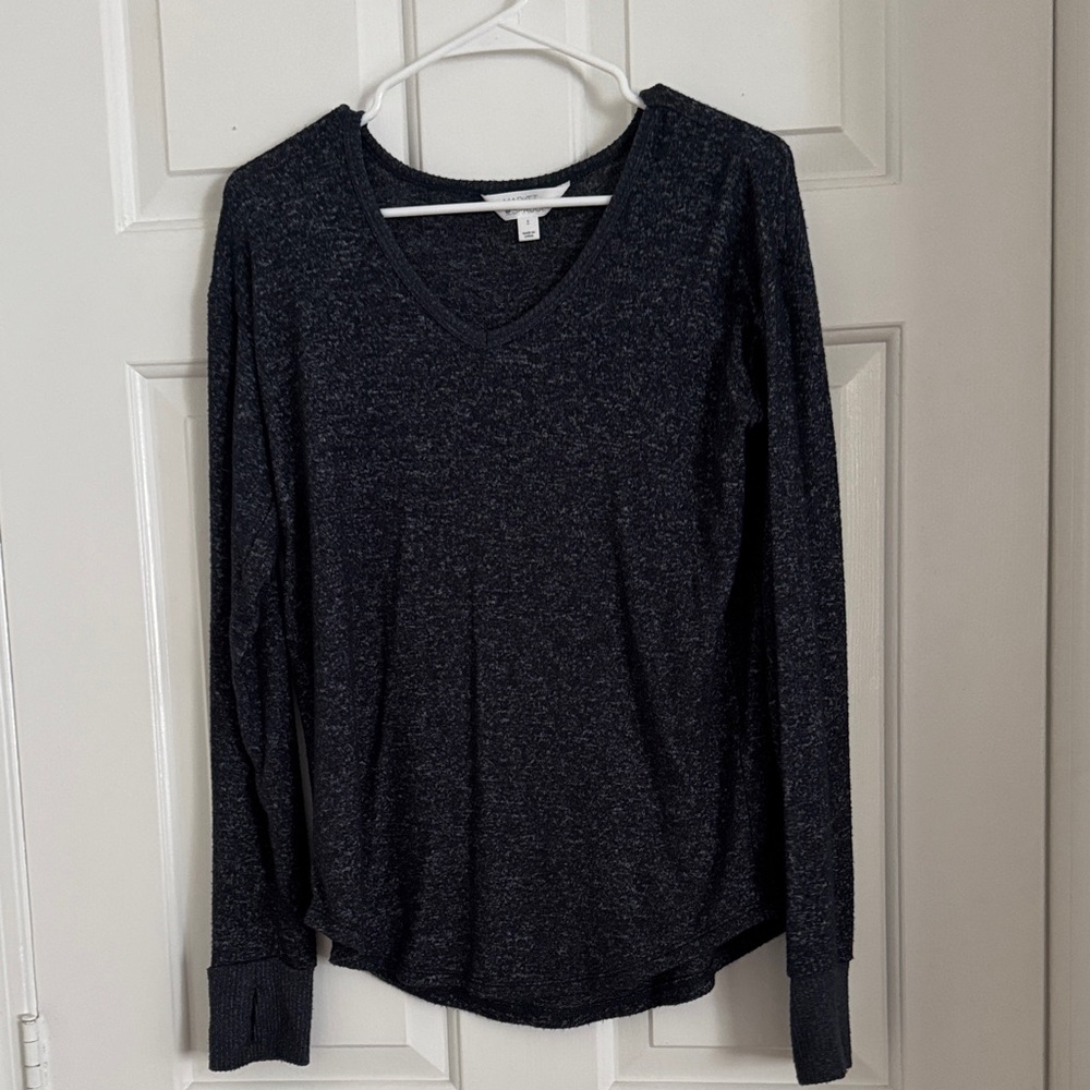 Market & Spruce Women's Long Sleeve V-Neck Top in Charcoal Heather